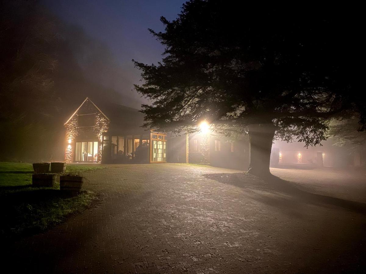 فندق Acorns Old Farm Felton  المظهر الخارجي الصورة